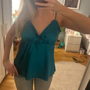 Blå topp 💙 - Blå topp köpt på plick i bra skick 💙💙