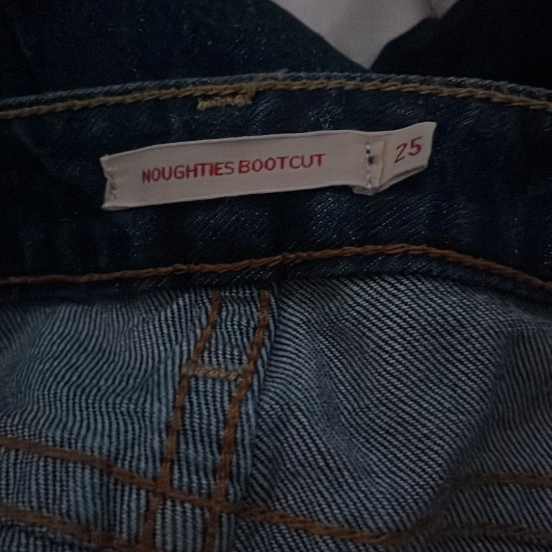 LÅGMIDJADE JEANS MED FICKOR!! - 91