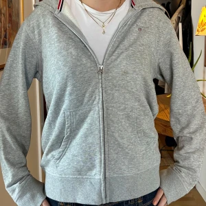 Gant zip up - Tjocktröja från gant, har en liten fläck som knapp syns💙