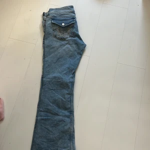 Jeans  - Jättebra skick, blåa jeans från HM