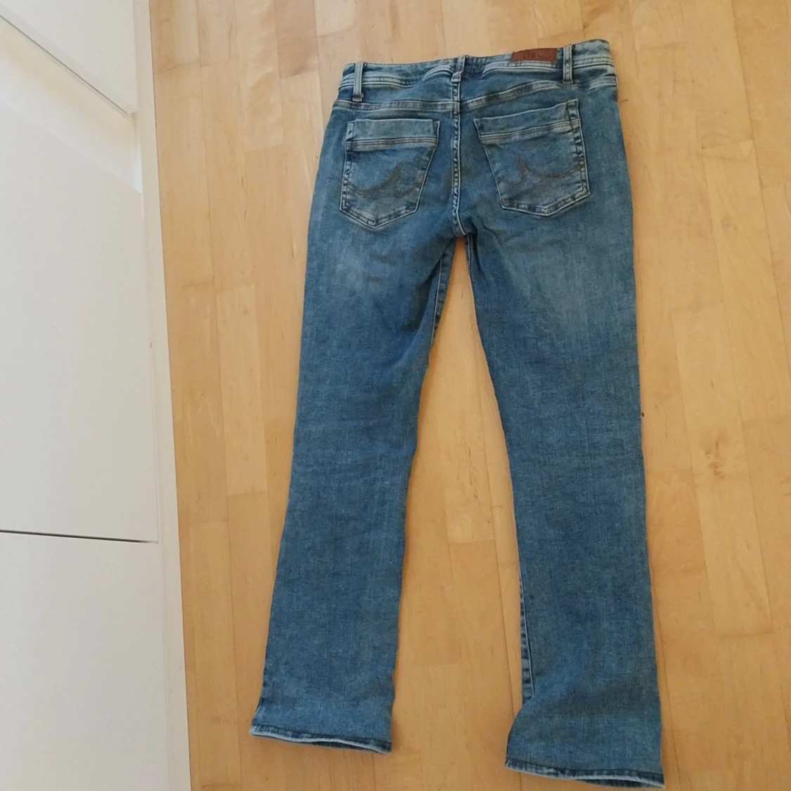 Blå jeans med bootcut - 92