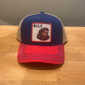 Milf keps - Tja säljer en helt ny milf keps säljer den då jag behöver pengar. Priset ej hugget i sten🪨