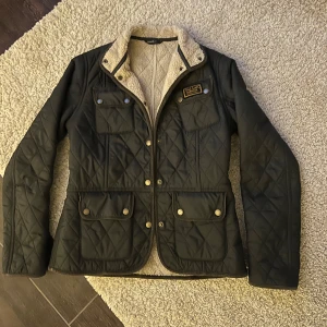 Barbour jacka - Fin Barbour jacka, nyskick. Köpt för runt 2000.