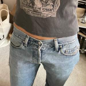 Lågmidjade diesel jeans som är jätte långa på mig som är 170, 