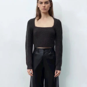 Stickad topp💞 - Superfin mörkgrå stickad topp frpn zara💞 den är använd 1 gång och köpt för ca 1 år sedan⚡️💘 