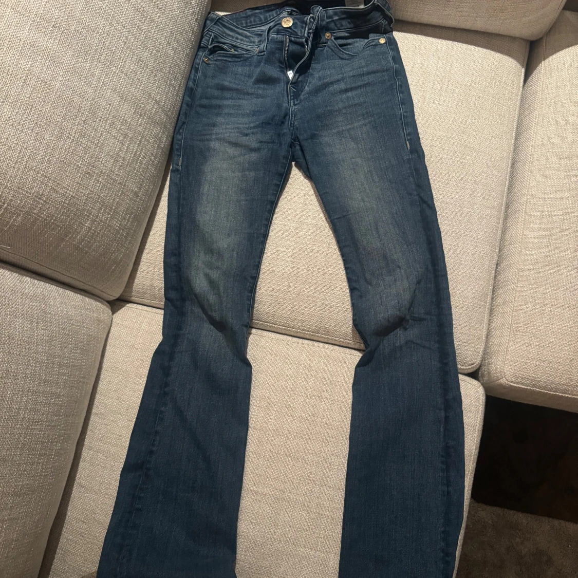 Blå jeans från True Religion - 90