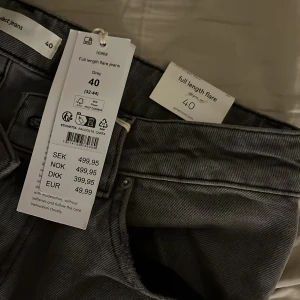 Full lenght flare jeans helt nya - Helt nya jätte snygga jeans