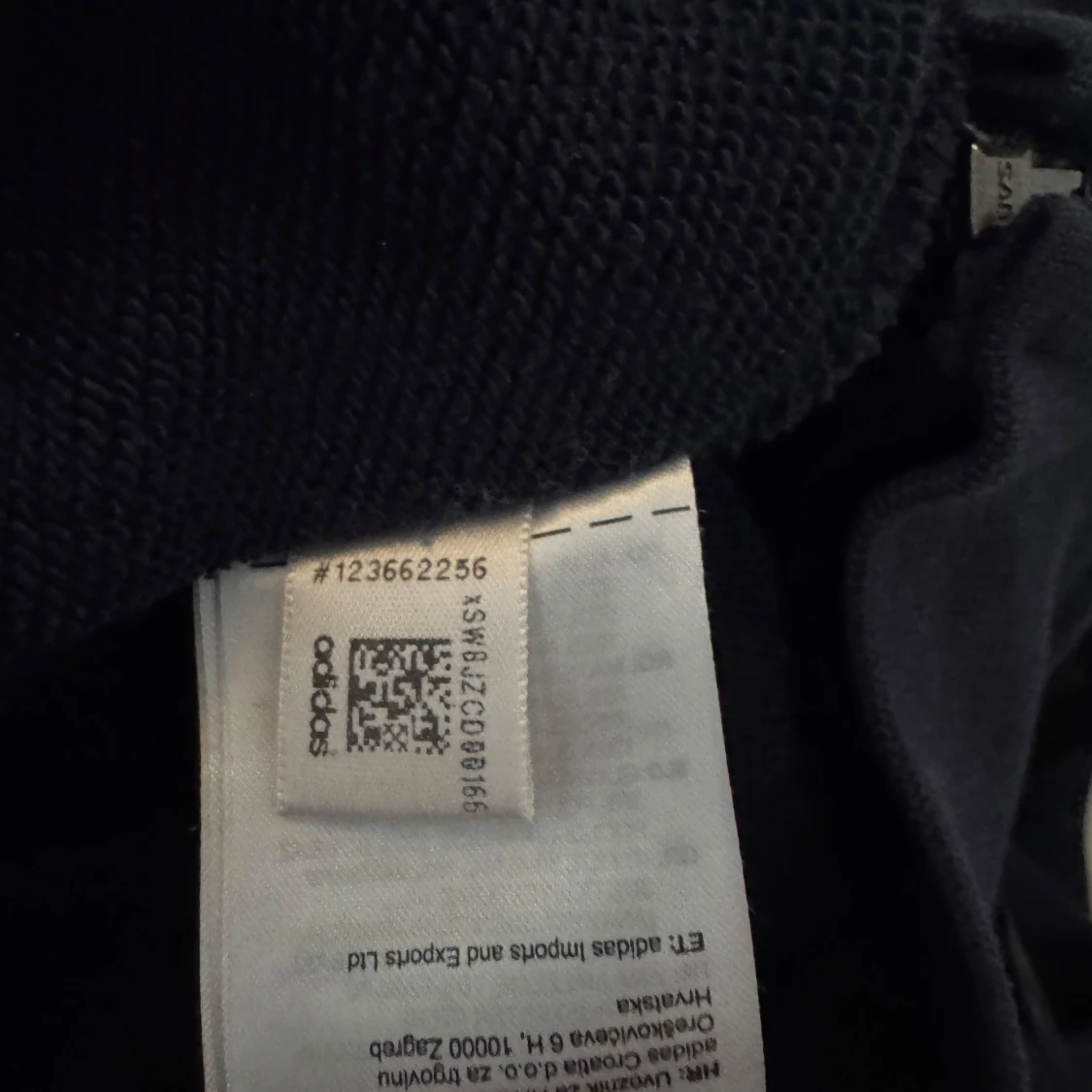 Svart hoodie från Adidas - 91