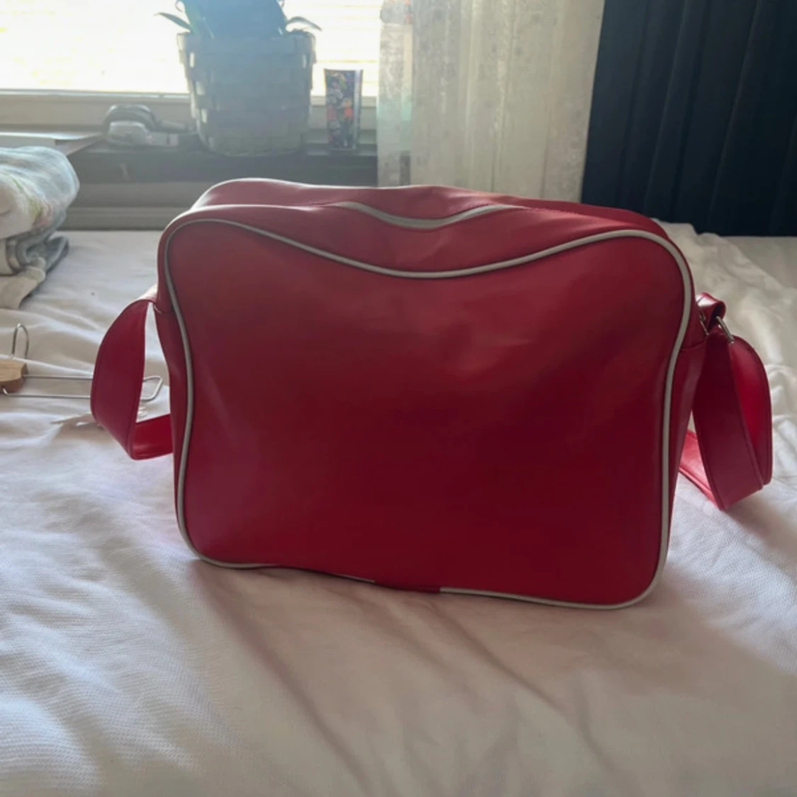 Röd axelväska från Converse - 91