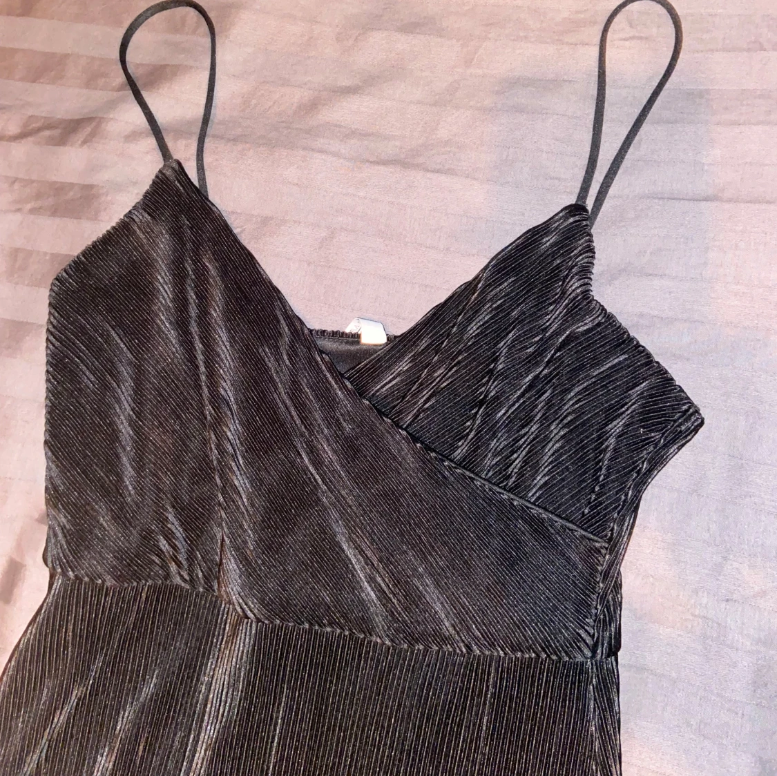 Svart långklänning med smala axelband - 91