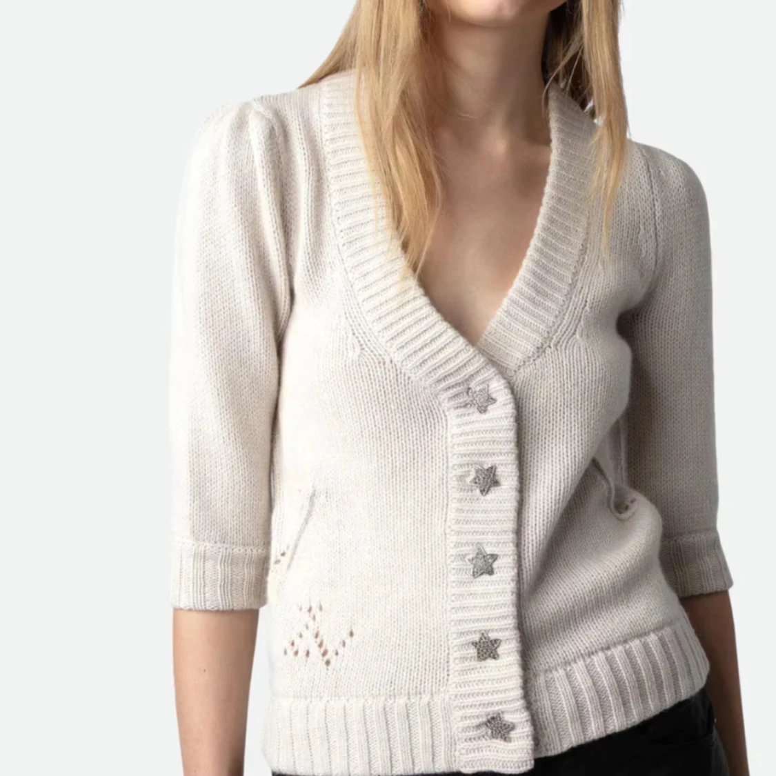 Vit stickad kofta med stjärnknappar - 1