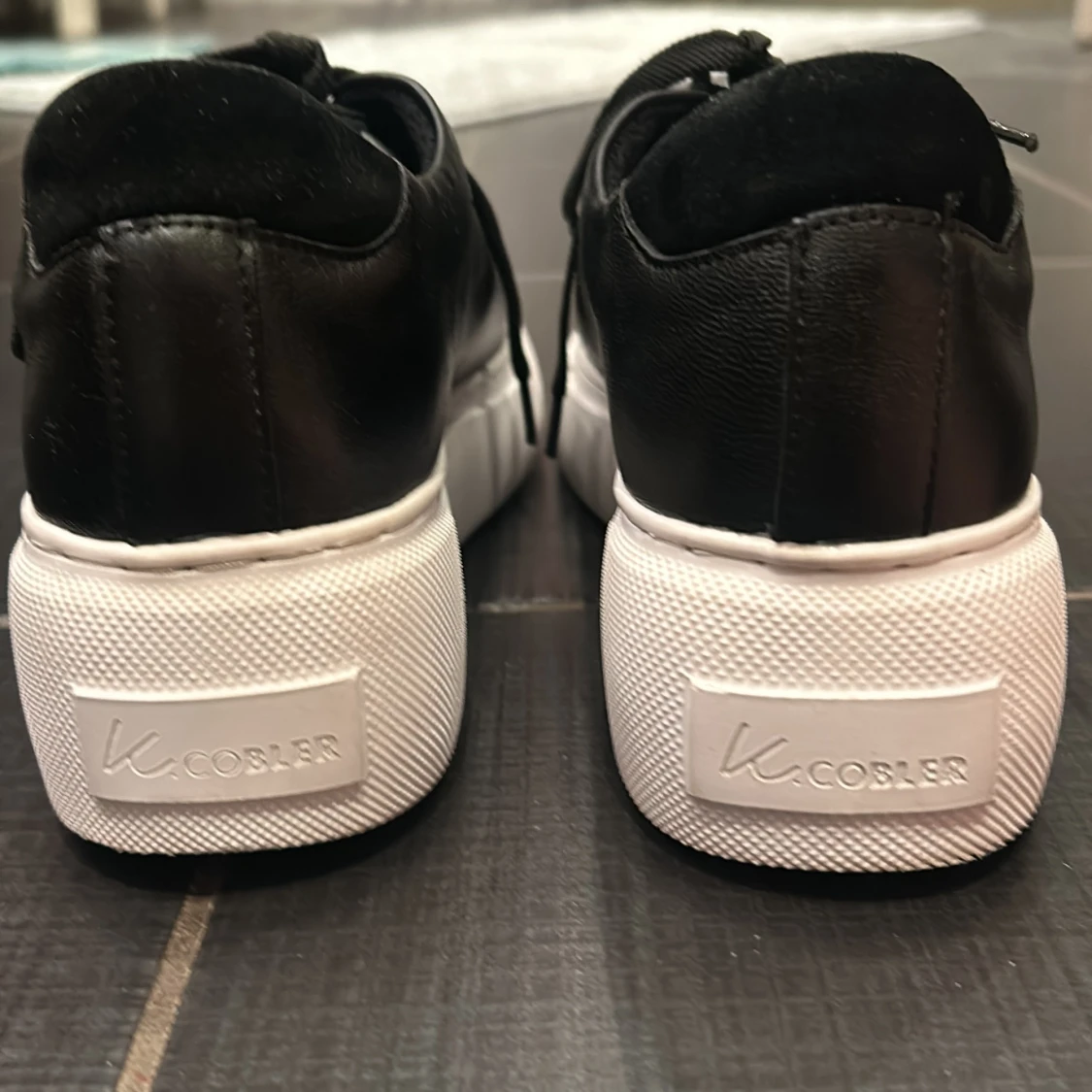 Svarta sneakers från K.Cobler - 90