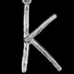 Bokstav halsband - Super sött bokstavs halsband från Maria Nilsdotter, kedja kommer såklart med 💞