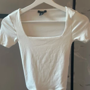 Tshirt - Jättefin basic tshirt, skriv privat för fler bilder 🌸