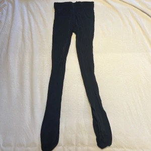 Strumpbyxor med stjärn mönster  - Strumpbyxor i gott skick, använda få tal gånger