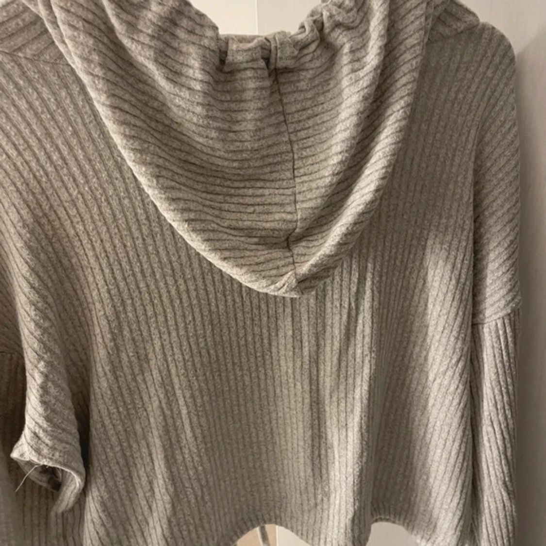 Ribbad luvtröja  - 90
