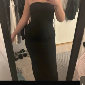 Maxi klänning  - Lite genomskinlig och svår att gå i 