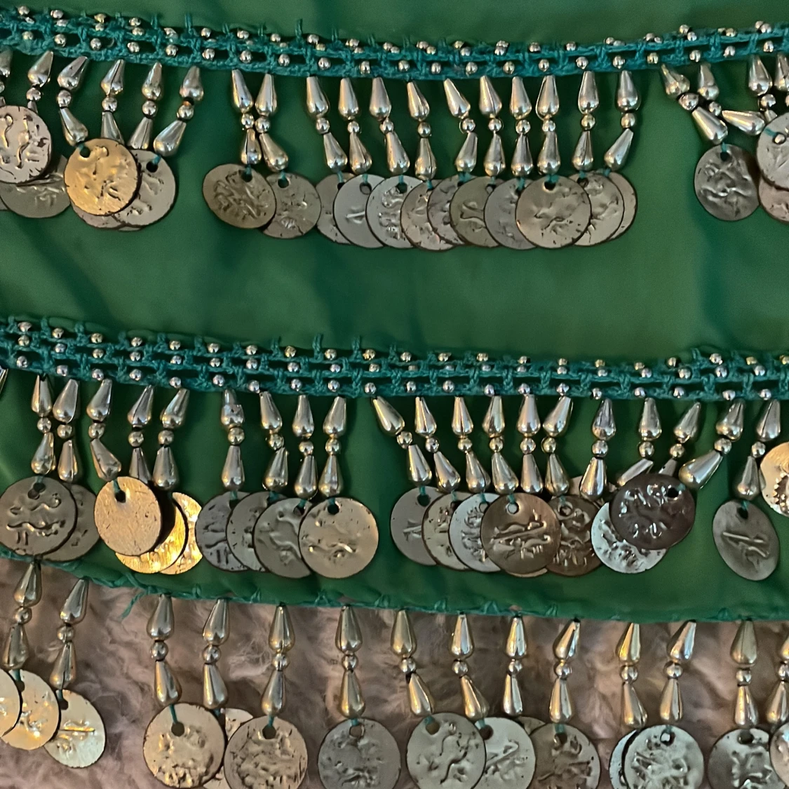 Grön danssjal med myntdetaljer - 90