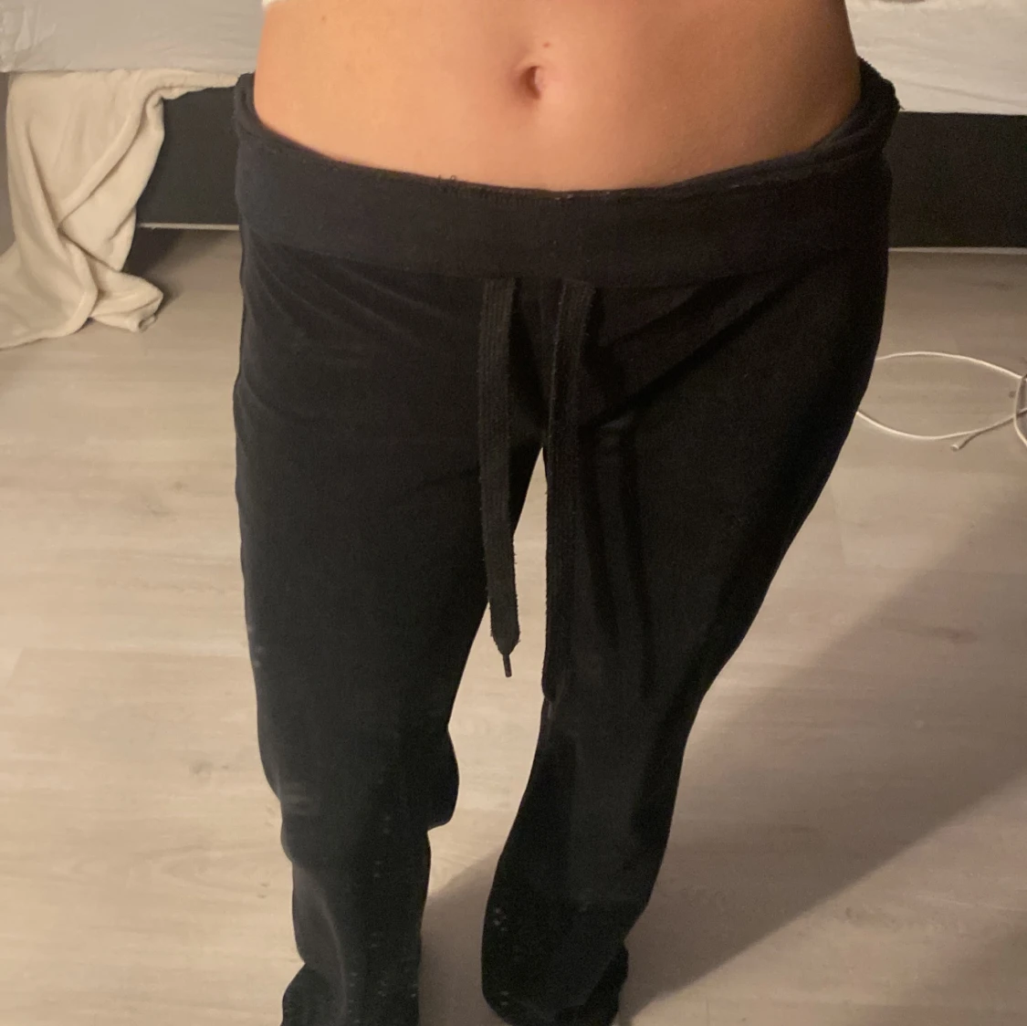 Svarta mjukisbyxor från Lindex - 91