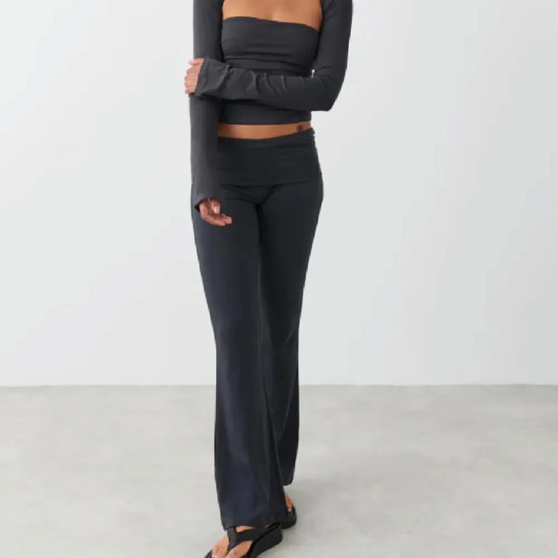 Svarta bootcut byxor