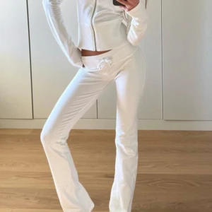 Nelly mjukis byxor - Säljer dessa nelly byxor eftersom jag var för sent att lämna tillbaka dem. De är helt nya och är oanvända. 