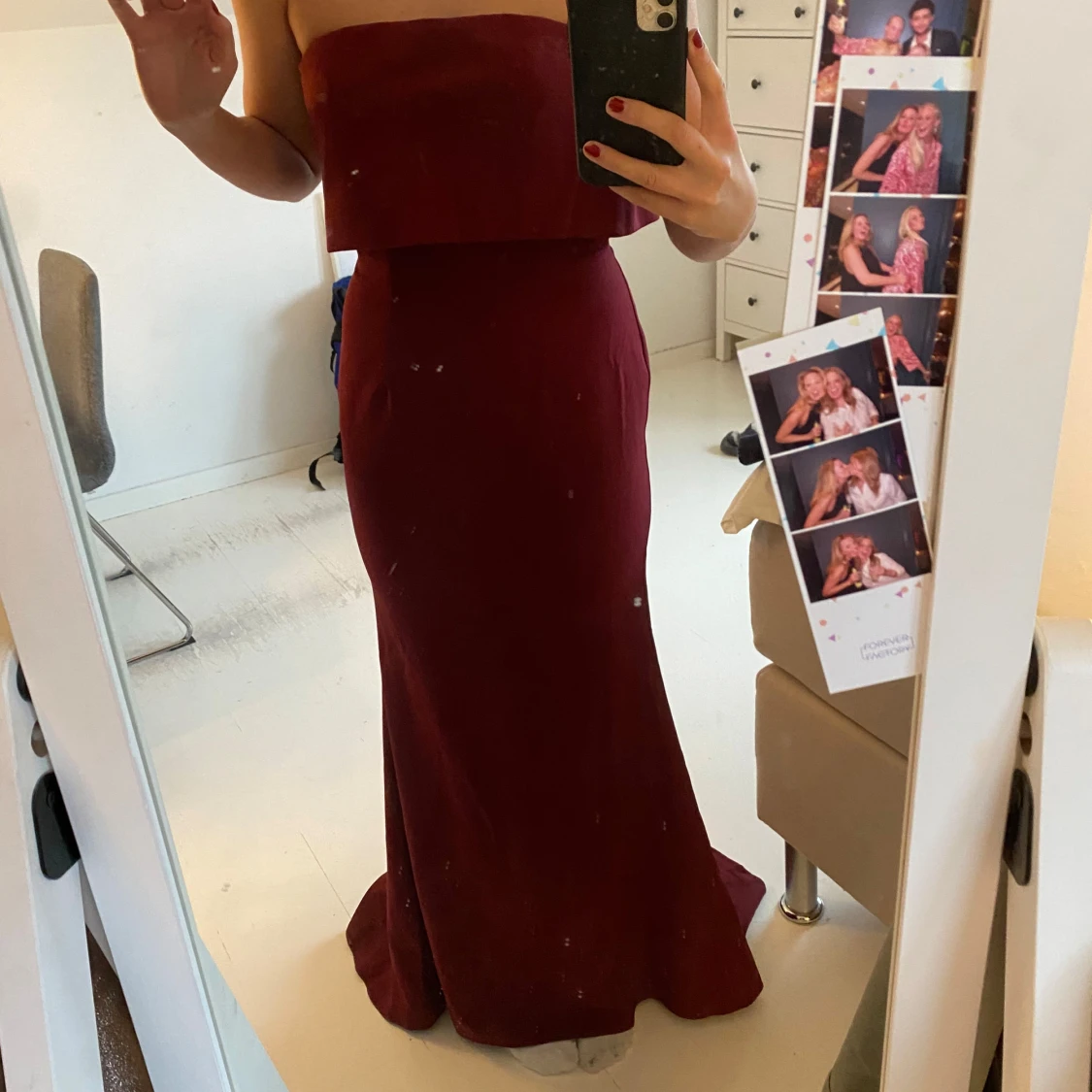 Vinröd axelbandslös långklänning från Jarlo - 92