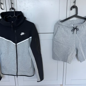 Fleece tech set - Mycket fint fleece tech set i storlek XS. Rök- och djurfritt hem. 