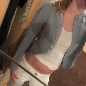 Ljusblå kofta - Ljusblå kofta från Stockholm LM i storlek S💗  Snygg passform och väldigt bra skick men använder väldigt sällan därför säljer jag!  Köparen står för frakt💖  