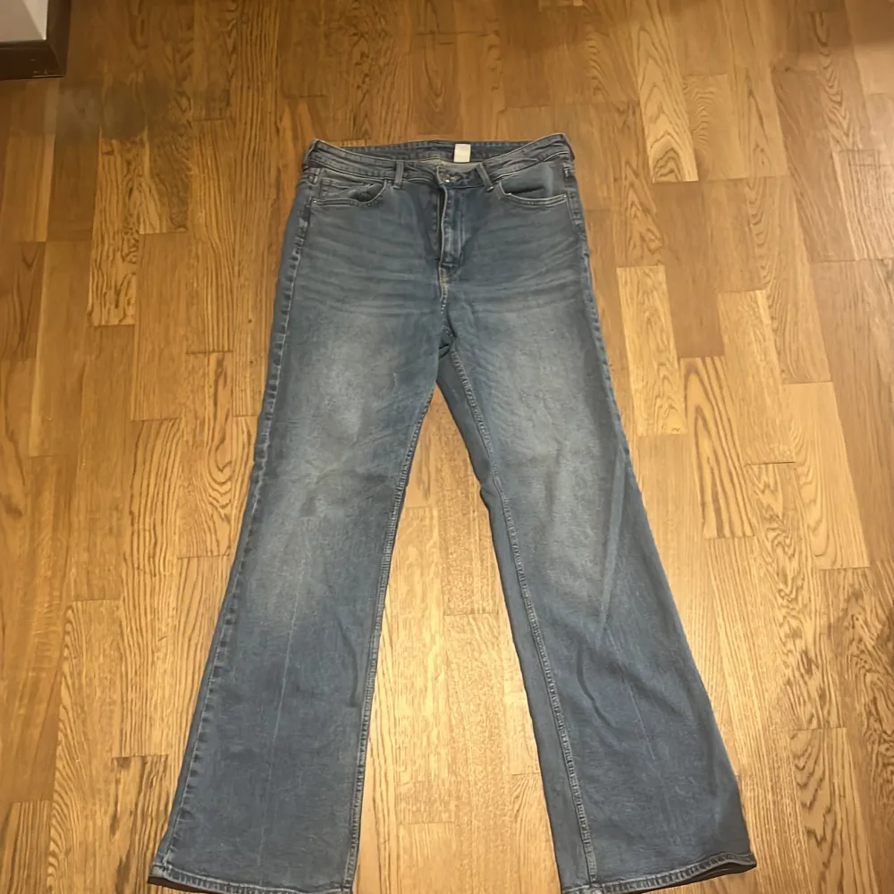 Helt nya, oandvända. Bootcut High waist . Jeans & Byxor.