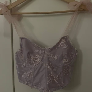 Lila Topp - använt ca 2ggr, väldigt söt!