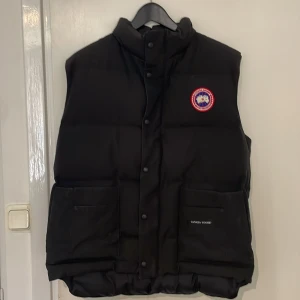 Canada goose väst 2021 - 8/10 skick använd ett fåtal gånger  Skriv för mer bilder