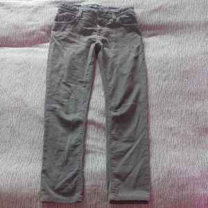 Tramarossa Jeans - Ett par stilrena gråa Sartoria Tramarossa leonardo jeans  Säljs då de är för små Storlek 31 Nypris ca 5000kr