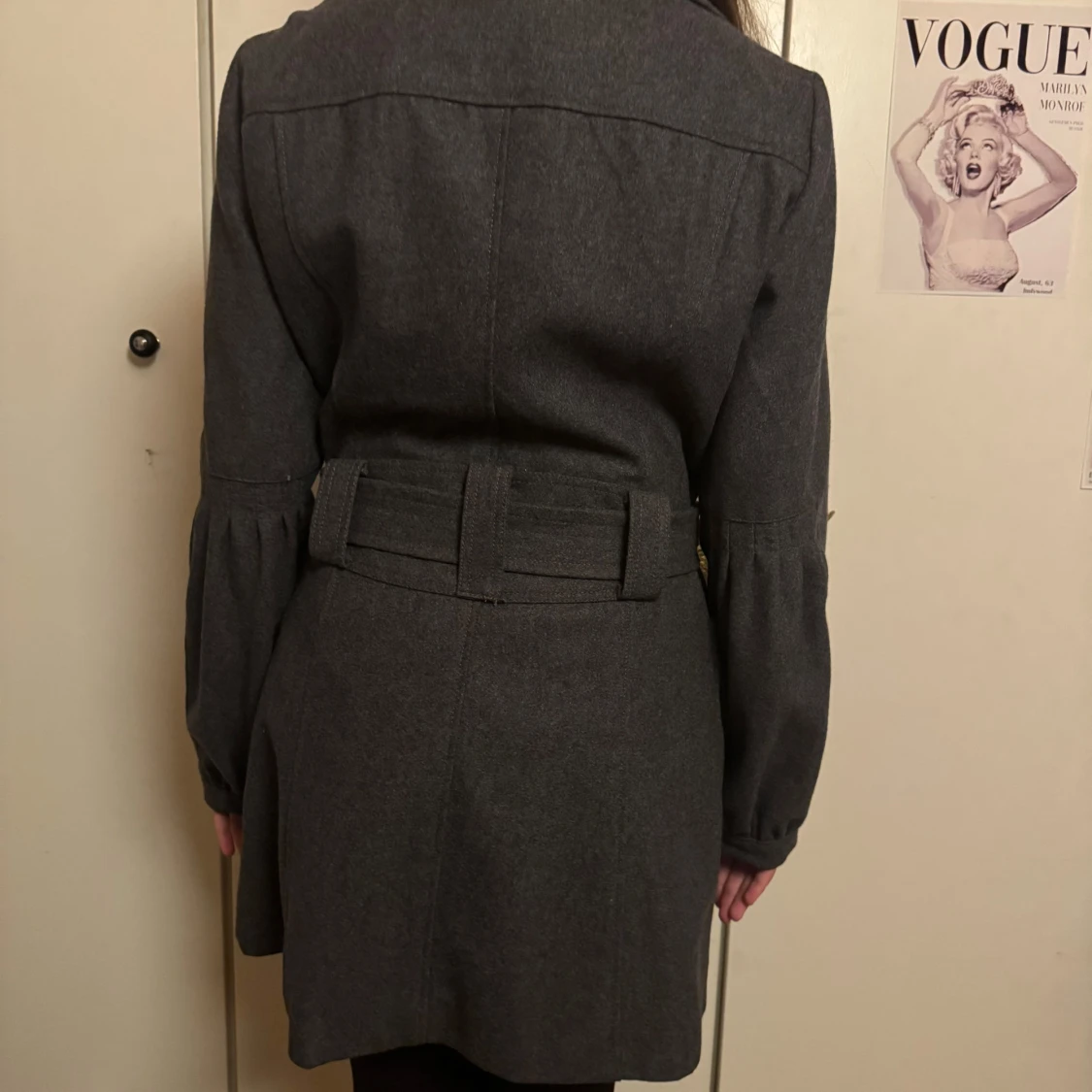 Mörkgrå kappa från Vila - 90