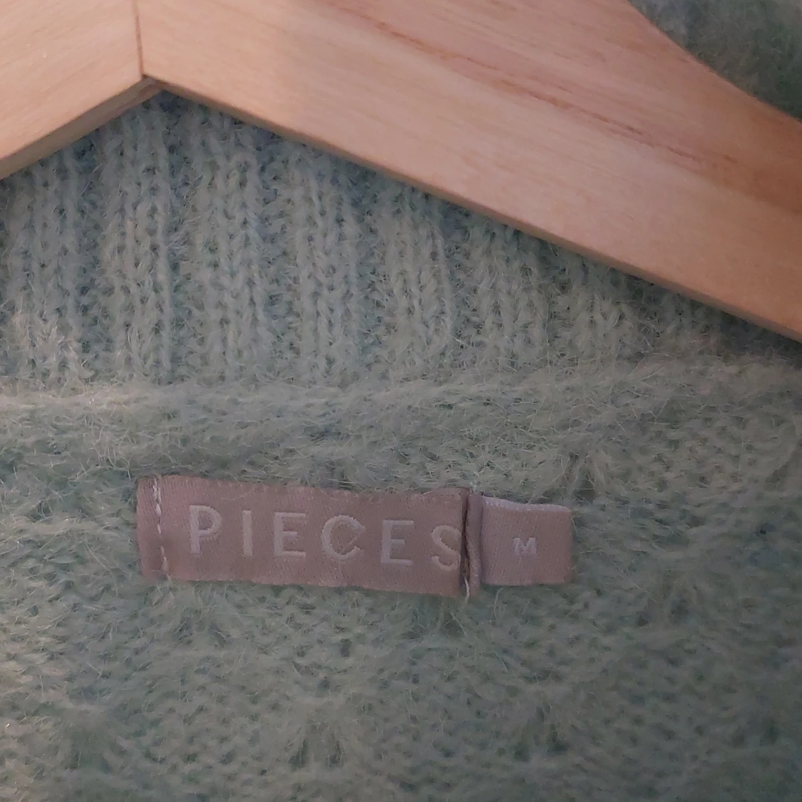 Mintgrön stickad polotröja från Pieces - 91