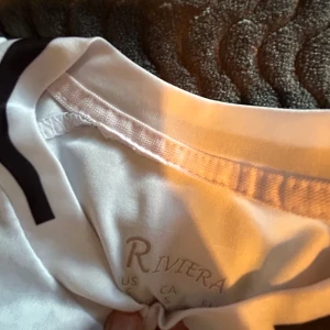 En fin real tröja  - O använt jätte snygg o jätte billig. Priset diskuteras 