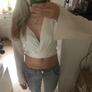 Blus  - Så fin vit topp/blus jätte bra skick 🥰