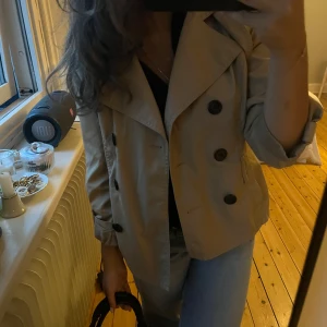Trench coat, trekvartsärm - Super fin trench coat i trekvartsärm