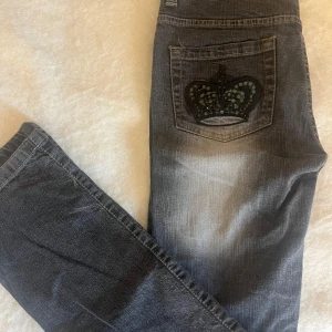 ”lågmidjade miss me” - svarta lågmidjade jeans. supersnygga och bekväma, och har aldrig använts då det är helt nya. Inga defekter. Pris går att diskutera💋