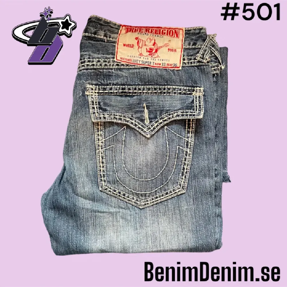 Säljer mina jättesnygha true religions då dem ej används🥲 Priset kan diskuteras. Inga defekter. ytterben 104cm, innerben 75cm, midja tvärs över 45 cm, ben öppning 28cm. Tveka inte att ställa frågor!. Jeans & Byxor.