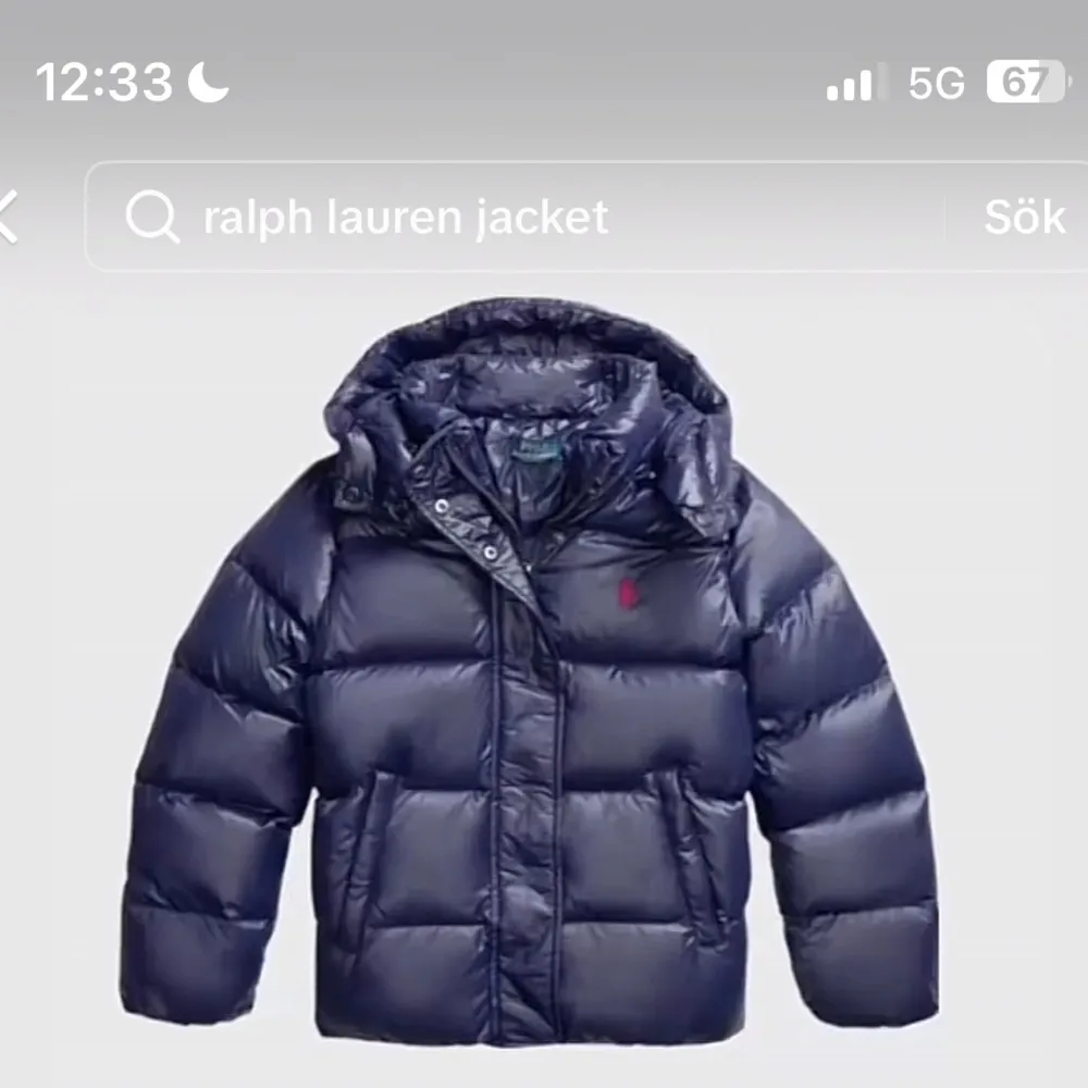 Söker denna jackan ifrån Ralph Lauren från barnavdelningen. Skriv till mig om ni säljer eller vet vart man kan köpa den, hittar inte den någonstans. Snälla hjälp🙏🏼. Jackor.