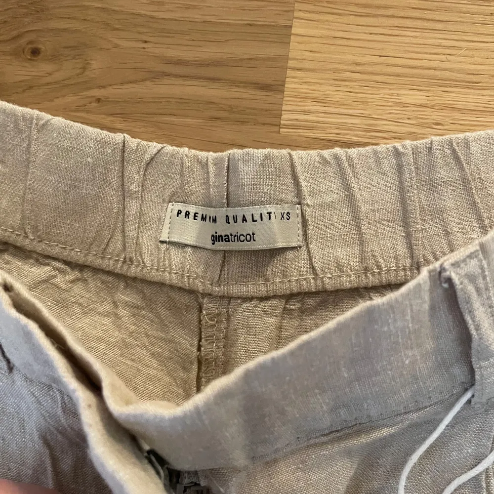 Så fina linen shorts som har lapp kvar och är helt oanvända!! . Shorts.