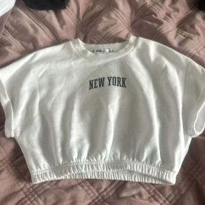 Gullig topp - Har aldrig används innan och är så skön 🤍