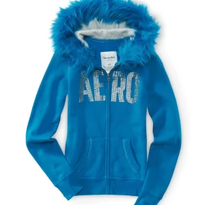 2000s mcbling aeropostale zip up - ✰*฿✩‧₊˚ läs gärna köpvillkoren &  beskrivningen innan - FAST PRIS  fur hoodie från aeropostale i mycket gott skick! inga märkbara defekter alls, men köpt second hand så kan finnas nåt jag missat. alla rhinestones är kvar, pälsen är i nästintill perfekt skick & skickar inga bilder på. skriv vid frågor!  