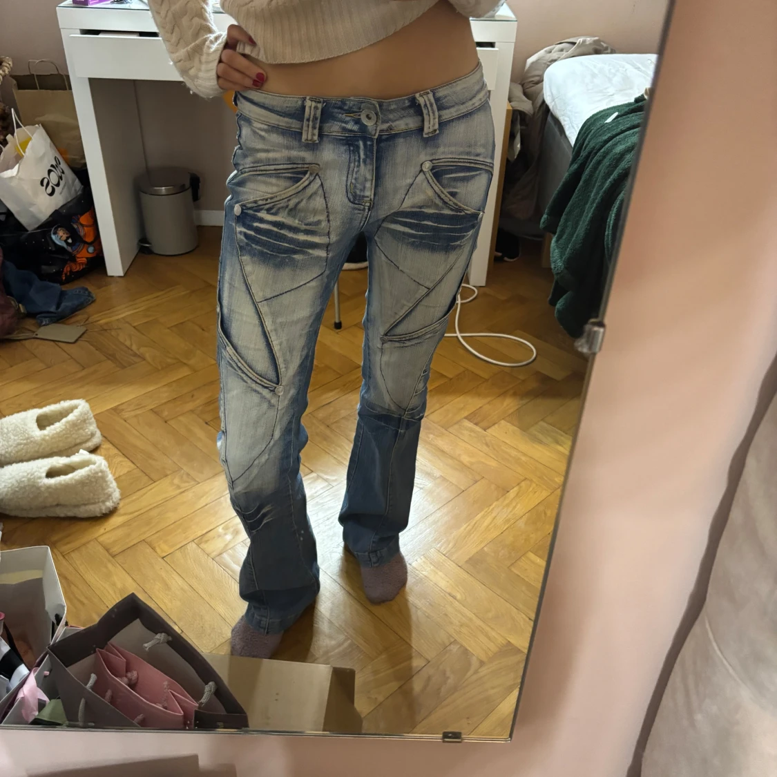 Blå jeans med unikt mönster - 91