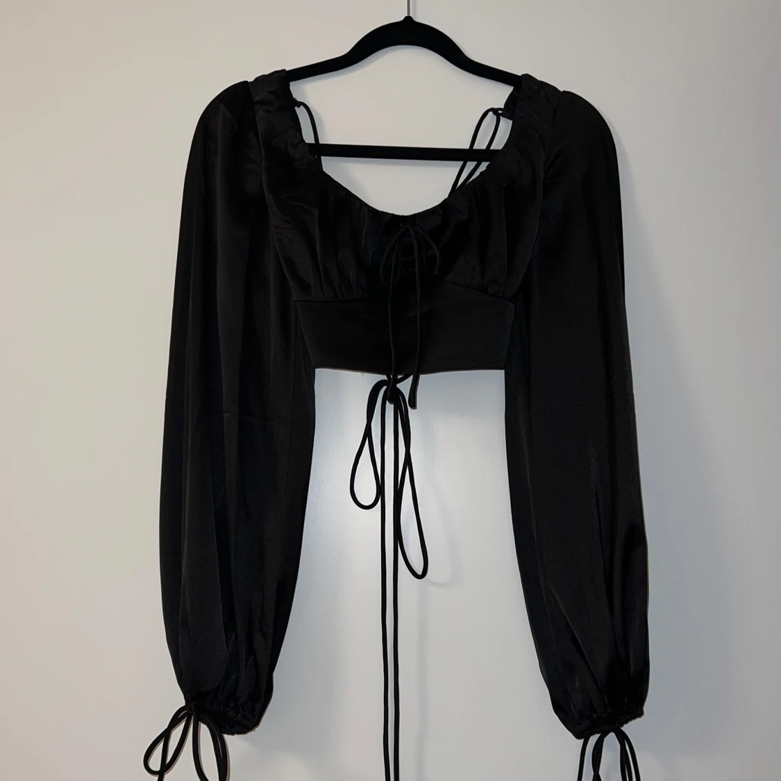 Svart långärmad topp från Kiss The Sky