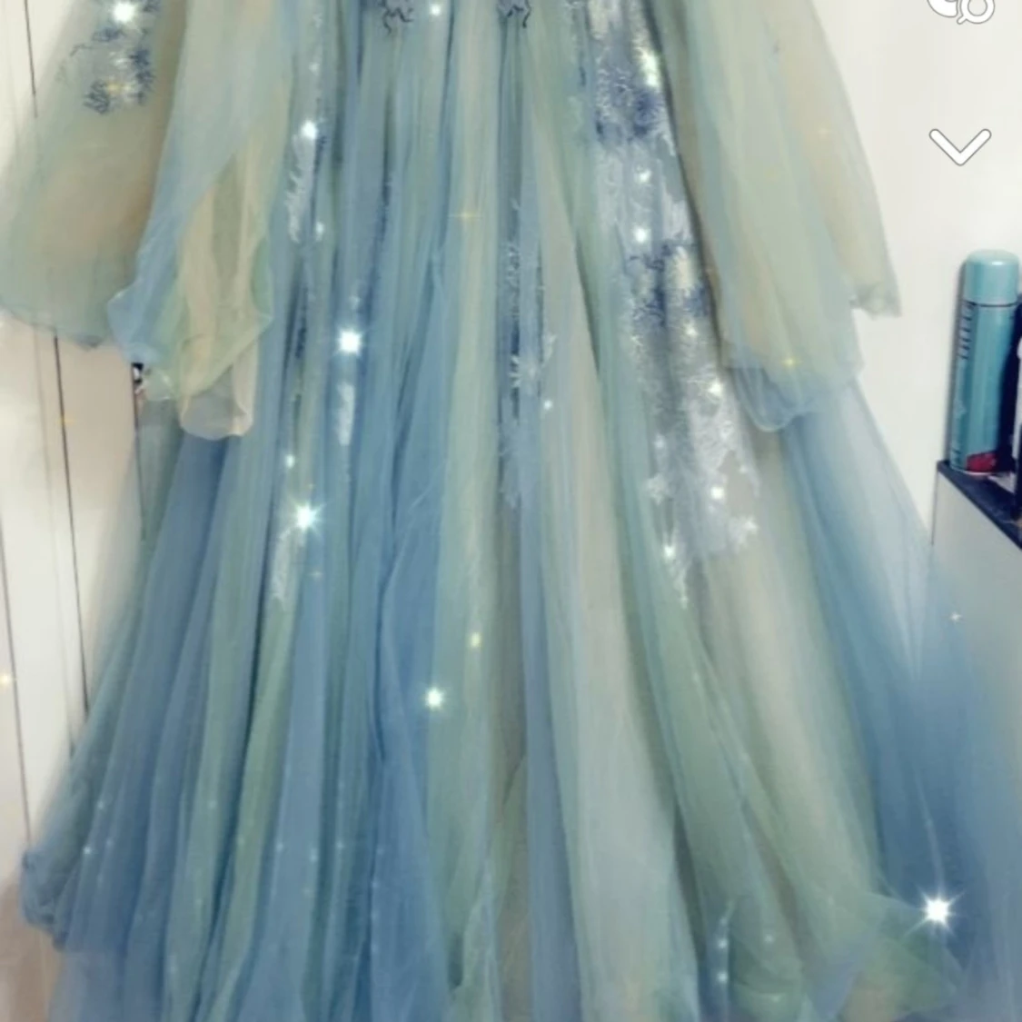 Blågrön långklänning med spetsdetaljer - 92