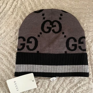 Mössa - Super snygg mössa. Helt ny 