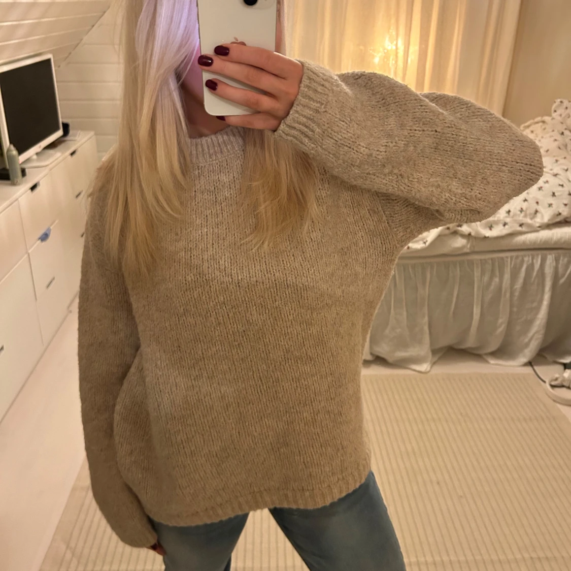 Beige stickad tröja från BikBok