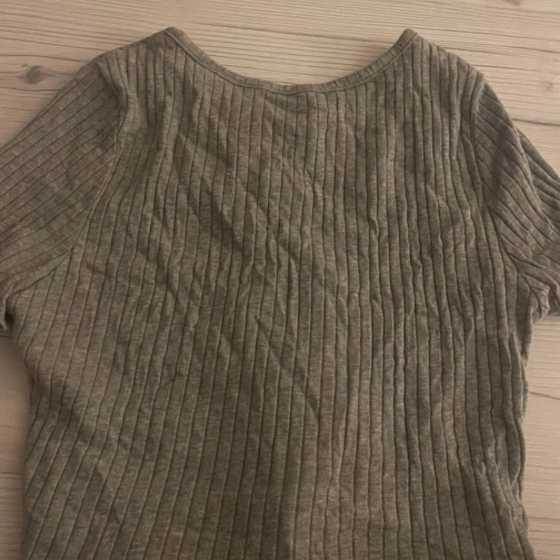 Grå ribbad topp från Shein - 90