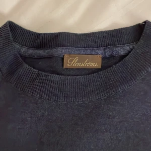 Stenströms stickad t-shirt herr S - Marinblå stenströms t-shirt, stickad i storlek s